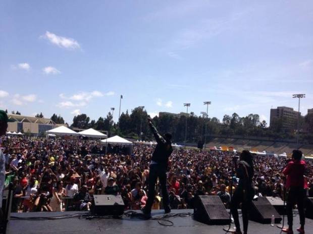 (photo) Mr. Vegas on stage in California